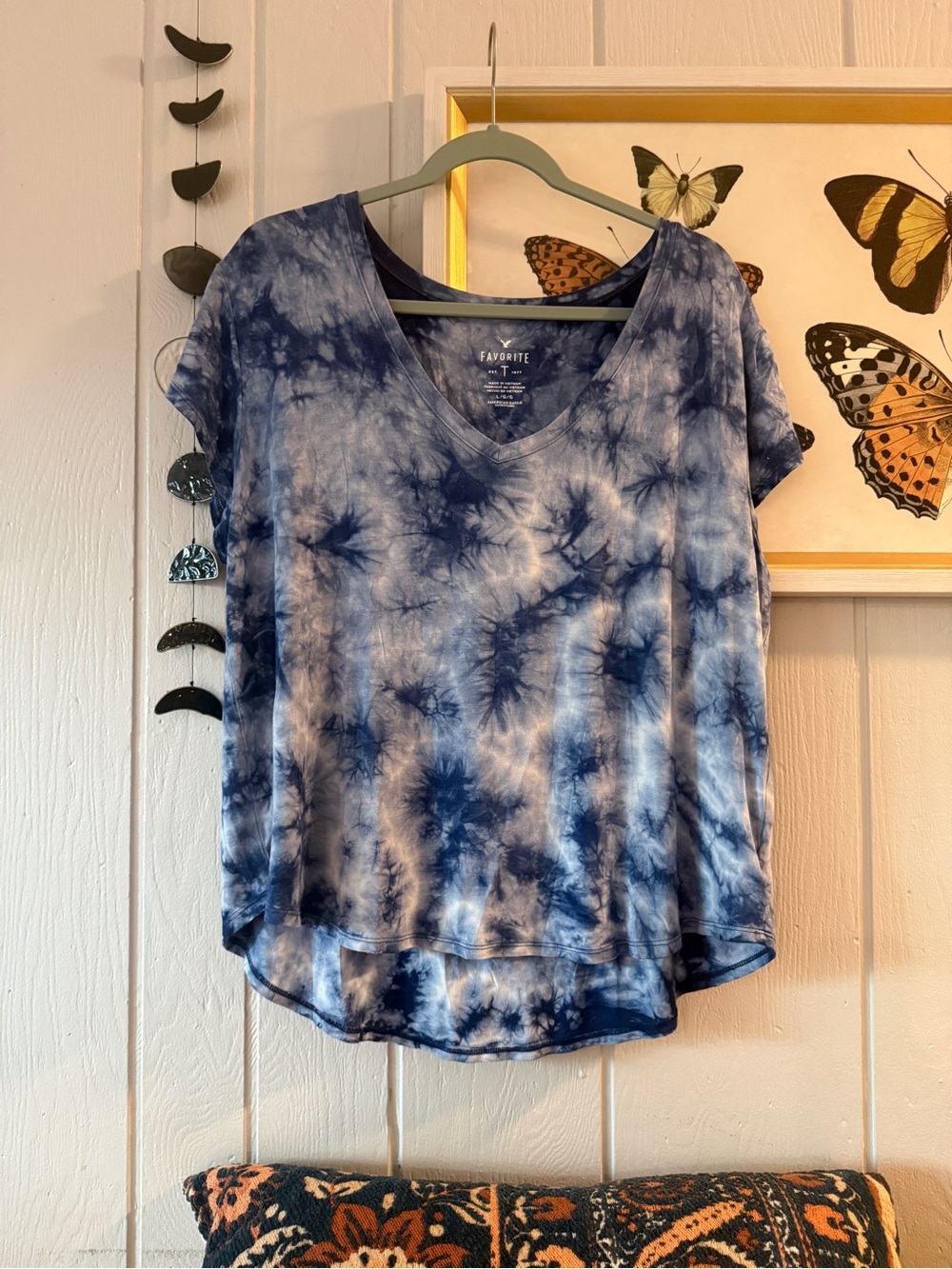 American Eagle Favorite Tee Women's Blue Tie-Dye V-Neck Top